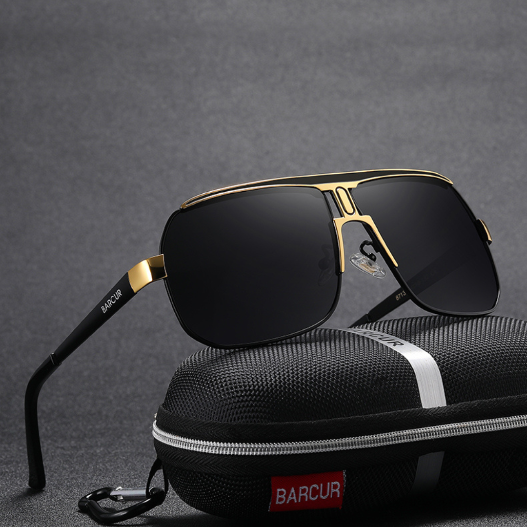 oculos la paz preto com detalhe dourado e lente escura, design imponente e exclusivo